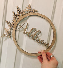 Load image into Gallery viewer, CIRCULAR NAME PLAQUE WITH LEAF DETAIL