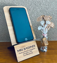 Load image into Gallery viewer, PHONE STAND WITH VASE AND FLOWERS