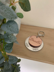 DOUBLE LAYER KEYRING WITH LEAF DETAIL
